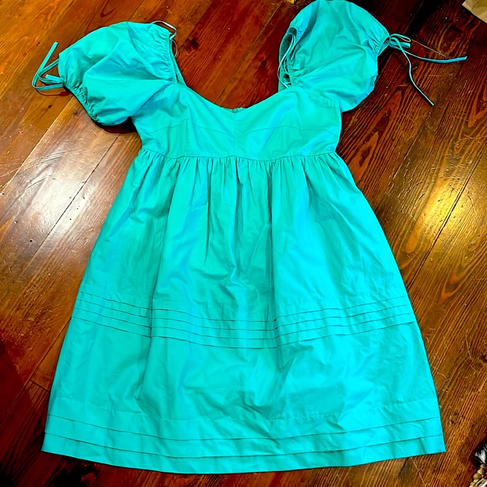 can wear on or off shoulders size large beautiful spring green dress